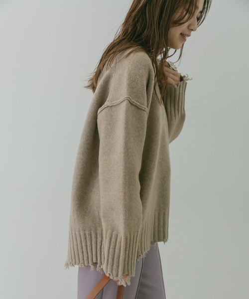 KBF+（ケービーエフプラス）の「KBF+　ダメージオーバーニット∴（ニット/セーター・レディース・アイボリー/ブルー/モカ・ONE）」の13枚目の写真