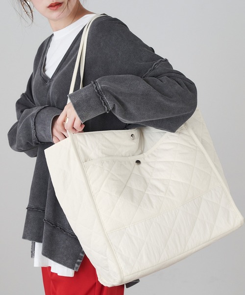 Chaco closet（チャコ クローゼット）の「２wayパイピングデザインキルティングビッグトートバッグ（トートバッグ・レディース・ライトカーキ/ブラック/ライトベージュ/ブラウン/アイボリー・FREE）」の2枚目の写真