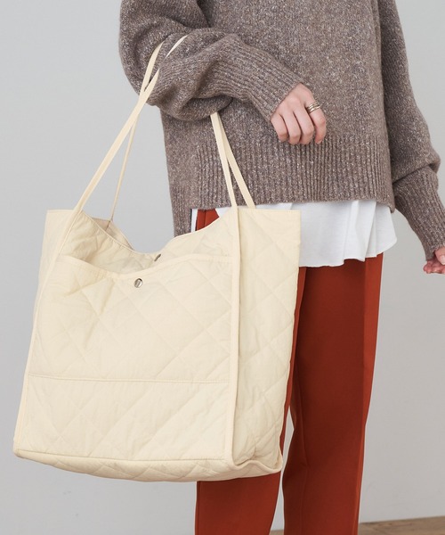 Chaco closet（チャコ クローゼット）の「２wayパイピングデザインキルティングビッグトートバッグ（トートバッグ・レディース・ライトカーキ/ブラック/ライトベージュ/ブラウン/アイボリー・FREE）」の14枚目の写真