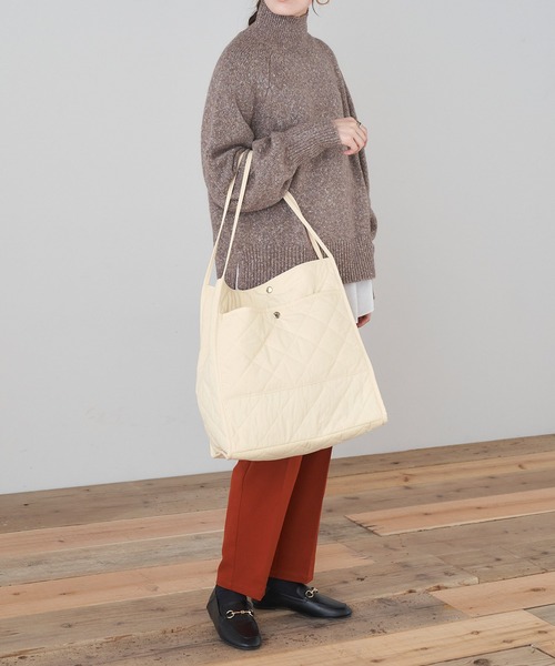 Chaco closet（チャコ クローゼット）の「２wayパイピングデザインキルティングビッグトートバッグ（トートバッグ・レディース・ライトカーキ/ブラック/ライトベージュ/ブラウン/アイボリー・FREE）」の15枚目の写真