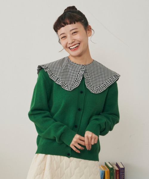 MERLOT(メルロー)の「ボタン配色カーディガン(カーディガン/ボレロ・レディース・グリーン/ネイビー/レッド・FREE)」の2枚目の写真