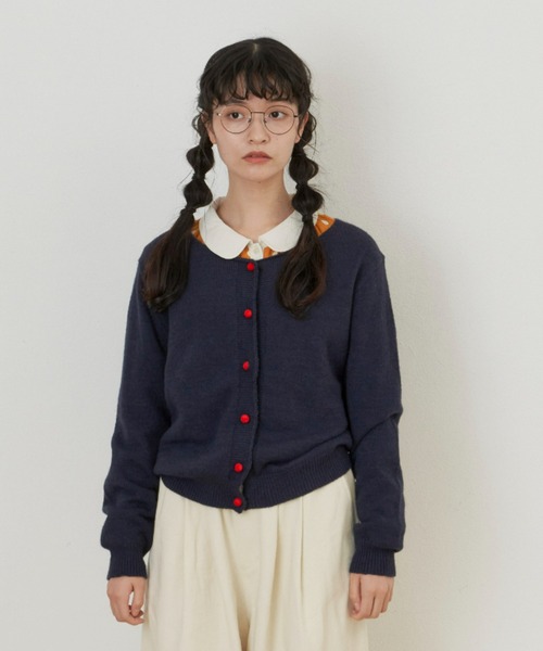 MERLOT(メルロー)の「ボタン配色カーディガン(カーディガン/ボレロ・レディース・グリーン/ネイビー/レッド・FREE)」の11枚目の写真