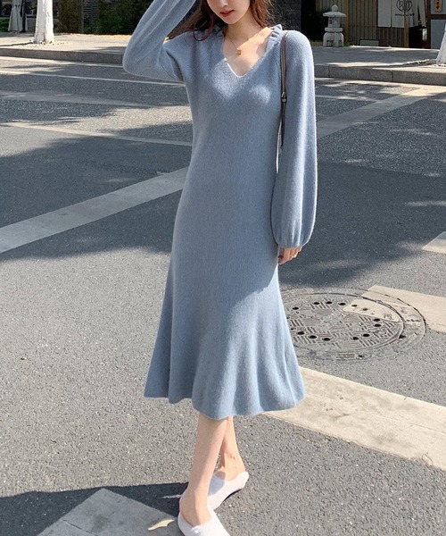 MAISON DE THERESE(メゾン ド テレーズ)の「柔らかい Vネックフレアニットワンピース(ワンピース・レディース・ブラック/ブルー/アイボリー/ピンク/ライトグリーン・FREE)」の1枚目の写真