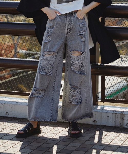 J1U by LA BELLE ETUDE（ジユウバイラベルエチュード）の「ダメージワイドデニム（デニムパンツ・レディース・ブラック/ブルー・1/0）」の4枚目の写真