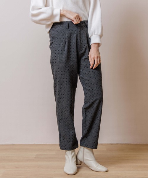 flower（フラワー）の「チャーミングテーパードパンツ（その他パンツ・レディース・ベージュ/グレー・FREE）」の2枚目の写真