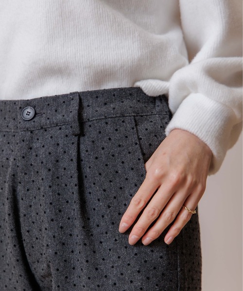 flower（フラワー）の「チャーミングテーパードパンツ（その他パンツ・レディース・ベージュ/グレー・FREE）」の5枚目の写真