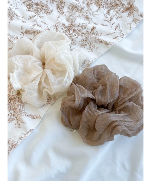 SLURR（スラ―）の「ビッグシュシュ（シュシュ・レディース・ベージュ/アイボリー・FREE）」の3枚目の写真