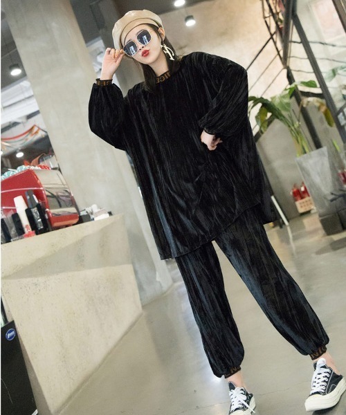 A Gem 9 Velour Kom Kom ドットケーオーエム Oversized Velour Kom ドットコム のファッション Top Bottoms ベロア素材 Kom ドットコム のその他トップス A Gem 9 セットアップ その他トップス オーバーフィット 廃番