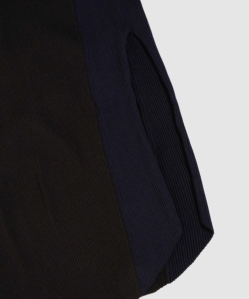 NOMA t.d.(ノーマティーディー)の「Cut out Ribbed Dress(ワンピース・レディース・ブラック/グレー・2/1)」の5枚目の写真