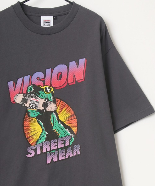 VISION STREET WEAR（ヴィジョンストリートウェア）の「VISION STREET WEAR/ヴィジョンストリートウェア ビッグシルエット グラフィック イラスト プリント ワンポイント刺繍 Tシャツ（Tシャツ/カットソー・メンズ・チャコールグレー/オフホワイト/ミント/マスタード/ホワイト系その他/グレー系その他/グリーン系その他/パープル系その他/ホワイト系その他2/グレー系その他2/グリーン系その他2/パープル系その他2・LL/M/L）」の6枚目の写真