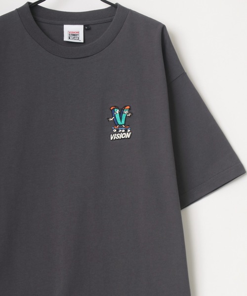 VISION STREET WEAR（ヴィジョンストリートウェア）の「VISION STREET WEAR/ヴィジョンストリートウェア ビッグシルエット グラフィック イラスト プリント ワンポイント刺繍 Tシャツ（Tシャツ/カットソー・メンズ・チャコールグレー/オフホワイト/ミント/マスタード/ホワイト系その他/グレー系その他/グリーン系その他/パープル系その他/ホワイト系その他2/グレー系その他2/グリーン系その他2/パープル系その他2・LL/M/L）」の7枚目の写真