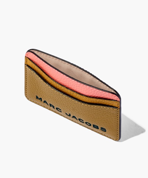 MARC JACOBS（マークジェイコブス）の「THE BOLD COLORBLOCKED NEW CARD CASE/ザ ボールド カラーブロック ニュー カード ケース（カードケース・レディース・オリーブ系/ブルー系/イエロー系・ONE SIZE）」の5枚目の写真