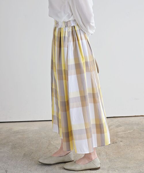 rps（アールピーエス）の「ＢＩＧチェックフレアースカート（スカート・レディース・ベージュ/イエロー/ブルー/グリーン/ネイビー/オレンジ/パープル・M/フリー）」の21枚目の写真
