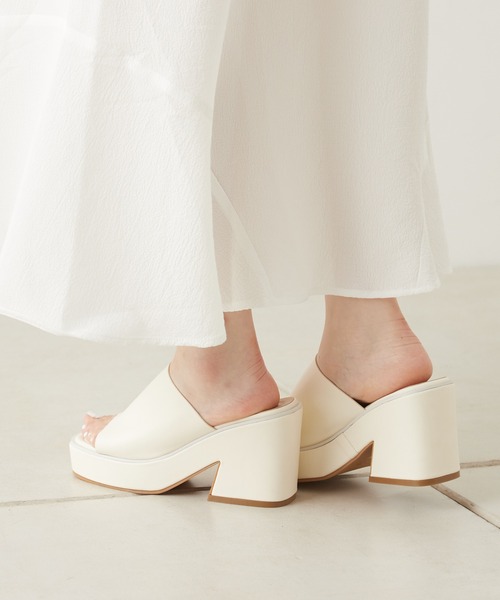 Chico(チコ)の「【LINNEE】バルキーサンダル(サンダル・レディース・ホワイト/ブラック・SMALL/MEDIUM/LARGE)」の5枚目の写真