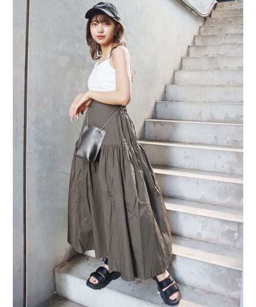 MURUA（ムルーア）の「バックストリングキャミ（パット付）（キャミソール・レディース・ブラック/アイボリー・FREE）」の3枚目の写真