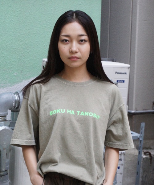 BOKU HA TANOSII（ボク　ハ　タノシイ）の「ライセンスT - pigment（Tシャツ/カットソー・メンズ・カーキ/グリーン系その他/レッド系その他・L/XL/M）」の2枚目の写真