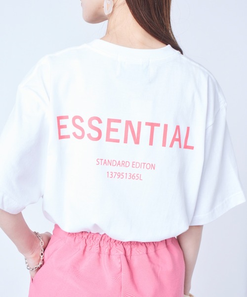 MAISON BREEZE（メゾンブリーズ）の「トレンドロゴ。"ESSENTIAL" Tee【MAISON BREEZE】オーバーサイズバックプリントロゴTシャツ（Tシャツ/カットソー・レディース・ブラック/レッド/グリーン・FREE）」の17枚目の写真