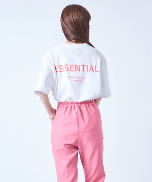 MAISON BREEZE（メゾンブリーズ）の「トレンドロゴ。"ESSENTIAL" Tee【MAISON BREEZE】オーバーサイズバックプリントロゴTシャツ（Tシャツ/カットソー・レディース・ブラック/レッド/グリーン・FREE）」の20枚目の写真