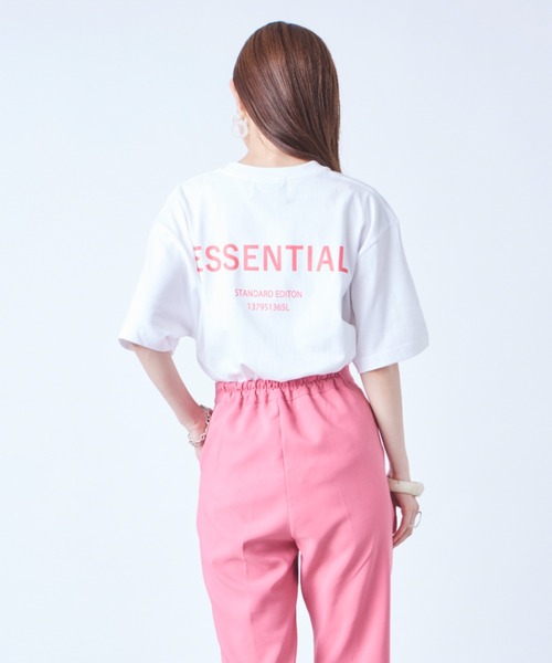 MAISON BREEZE（メゾンブリーズ）の「トレンドロゴ。"ESSENTIAL" Tee【MAISON BREEZE】オーバーサイズバックプリントロゴTシャツ（Tシャツ/カットソー・レディース・ブラック/レッド/グリーン・FREE）」の21枚目の写真