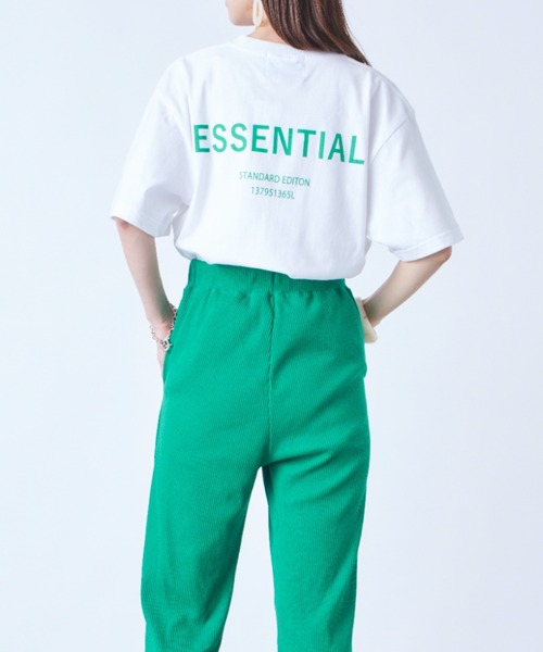 MAISON BREEZE（メゾンブリーズ）の「トレンドロゴ。"ESSENTIAL" Tee【MAISON BREEZE】オーバーサイズバックプリントロゴTシャツ（Tシャツ/カットソー・レディース・ブラック/レッド/グリーン・FREE）」の12枚目の写真