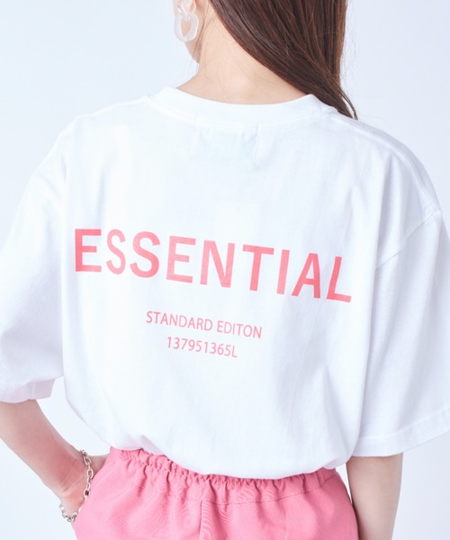 MAISON BREEZE（メゾンブリーズ）の「トレンドロゴ。"ESSENTIAL" Tee【MAISON BREEZE】オーバーサイズバックプリントロゴTシャツ（Tシャツ/カットソー・レディース・ブラック/レッド/グリーン・FREE）」の19枚目の写真