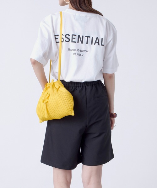 MAISON BREEZE（メゾンブリーズ）の「トレンドロゴ。"ESSENTIAL" Tee【MAISON BREEZE】オーバーサイズバックプリントロゴTシャツ（Tシャツ/カットソー・レディース・ブラック/レッド/グリーン・FREE）」の8枚目の写真