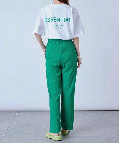 MAISON BREEZE（メゾンブリーズ）の「トレンドロゴ。"ESSENTIAL" Tee【MAISON BREEZE】オーバーサイズバックプリントロゴTシャツ（Tシャツ/カットソー・レディース・ブラック/レッド/グリーン・FREE）」の11枚目の写真