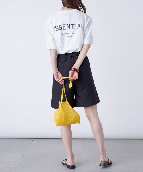 MAISON BREEZE（メゾンブリーズ）の「トレンドロゴ。"ESSENTIAL" Tee【MAISON BREEZE】オーバーサイズバックプリントロゴTシャツ（Tシャツ/カットソー・レディース・ブラック/レッド/グリーン・FREE）」の14枚目の写真