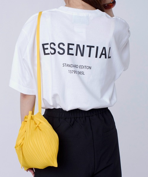 MAISON BREEZE（メゾンブリーズ）の「トレンドロゴ。"ESSENTIAL" Tee【MAISON BREEZE】オーバーサイズバックプリントロゴTシャツ（Tシャツ/カットソー・レディース・ブラック/レッド/グリーン・FREE）」の7枚目の写真