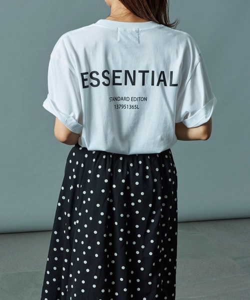 MAISON BREEZE（メゾンブリーズ）の「トレンドロゴ。"ESSENTIAL" Tee【MAISON BREEZE】オーバーサイズバックプリントロゴTシャツ（Tシャツ/カットソー・レディース・ブラック/レッド/グリーン・FREE）」の22枚目の写真