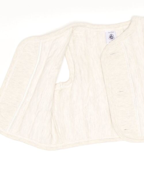 PETIT BATEAU（プチバトー）の「チュビックキルティングベスト（ベスト・キッズ・グレイッシュベージュ・36M/12MONTH/18MONTH/24MONTH）」の3枚目の写真