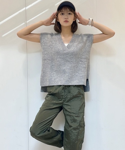 GAP（ギャップ）の「オーバーサイズ Vネック ベストセーター（ベスト・レディース・その他/パープル系その他/グレー/ブルー・M/XXS/XL/L/XS/S）」の12枚目の写真