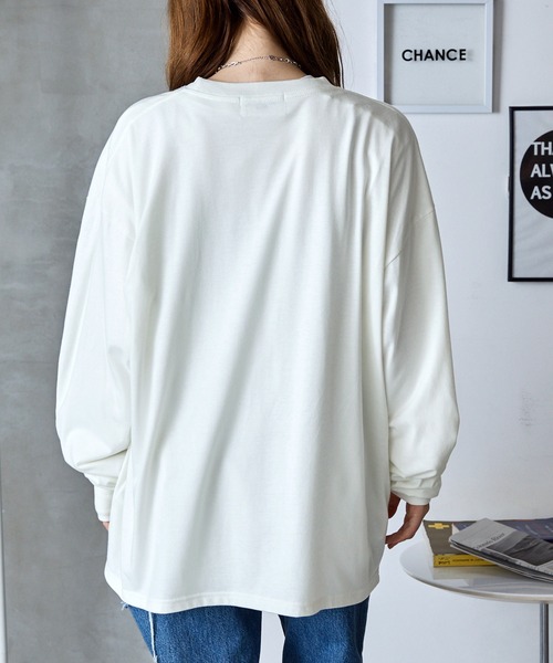 BASQUE magenta（バスクマゼンタ）の「カレッジ/サークルロゴデザイン ビッグシルエットロングTシャツ（Tシャツ/カットソー・レディース・ブラック系1/ホワイト系4/ホワイト系2/ネイビー系2/ブラック系2/ホワイト系3/グリーン系1/ホワイト系1/グレー系1/ホワイト系5/ネイビー系3・FREE）」の15枚目の写真