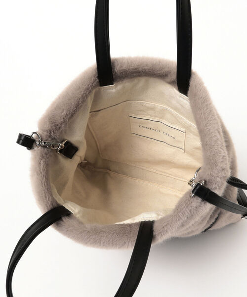 Ray BEAMS（レイビームス）の「CONTROL FREAK × Ray BEAMS / 別注 ファー バッグ（トートバッグ・レディース・グレー/ブラック/ブラウン・ONE SIZE）」の21枚目の写真