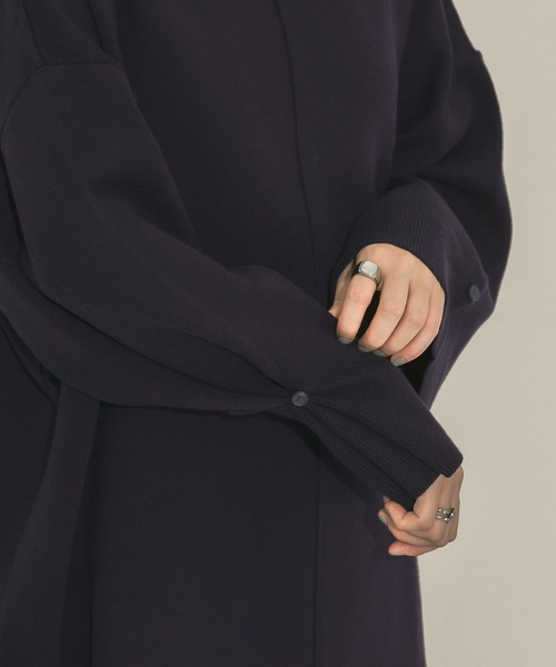 KBF（ケイビーエフ）の「カーブネックラージニット（ニット/セーター・レディース・ネイビー/ブラウン/アイボリー・ONE）」の6枚目の写真