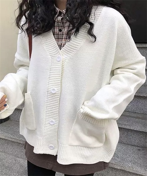 FREE STYLISTS(フリー スタイリスト)の「レディース・長袖Vネックニットカーディガン(カーディガン/ボレロ・レディース・ブラック/ベージュ/パープル/レッド/ピンク/イエロー/ブルー/オフホワイト・FREE)」の12枚目の写真