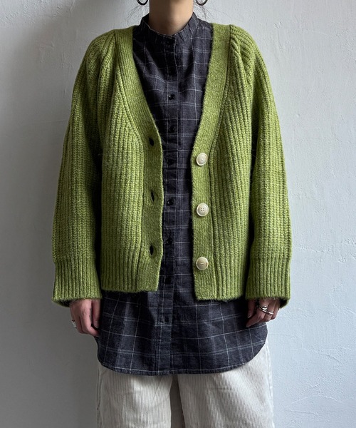 LBC(エルビーシー)の「畦Vネックカラーカディガン(カーディガン/ボレロ・レディース・ライトグレー/グリーン・M)」の2枚目の写真