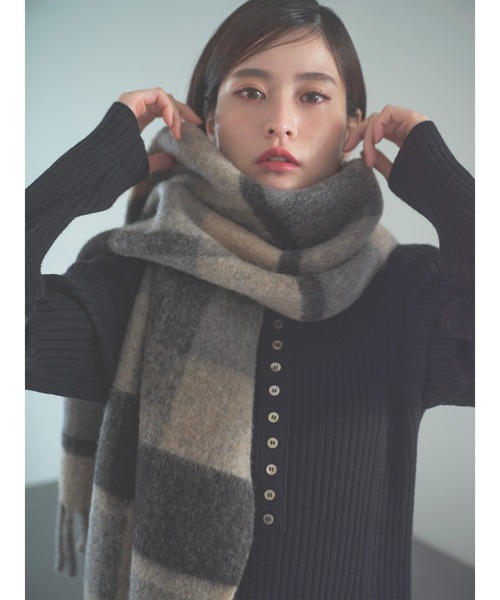 N.（N. Natural Beauty Basic）（エヌエヌナチュラルビューティーベーシック）の「【横田ひかるさん着用】◆フリンジチェックストール（ストール/ショール・レディース・チェック・ﾌﾘ-）」の4枚目の写真