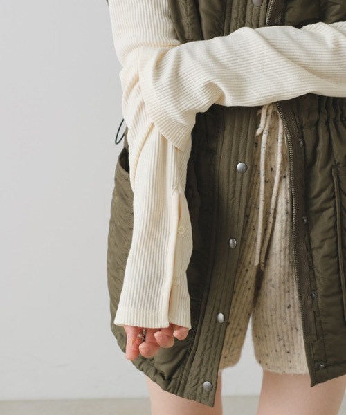 Kastane(カスタネ)の「袖ボタンリブロンTEE(Tシャツ/カットソー・レディース・ブラック/ブラウン/ブルー/アイボリー・FREE)」の5枚目の写真