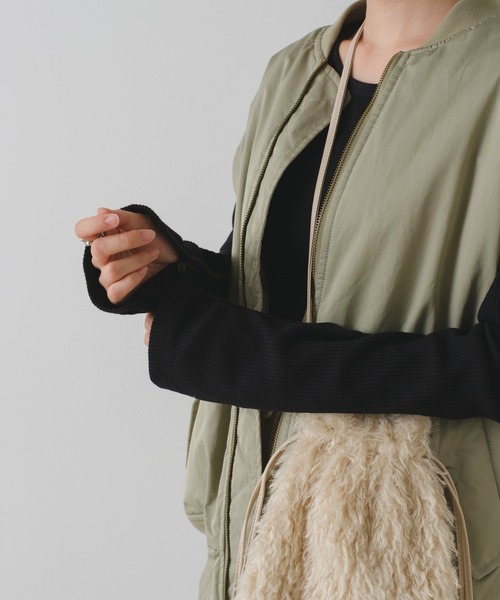 Kastane(カスタネ)の「袖ボタンリブロンTEE(Tシャツ/カットソー・レディース・ブラック/ブラウン/ブルー/アイボリー・FREE)」の22枚目の写真