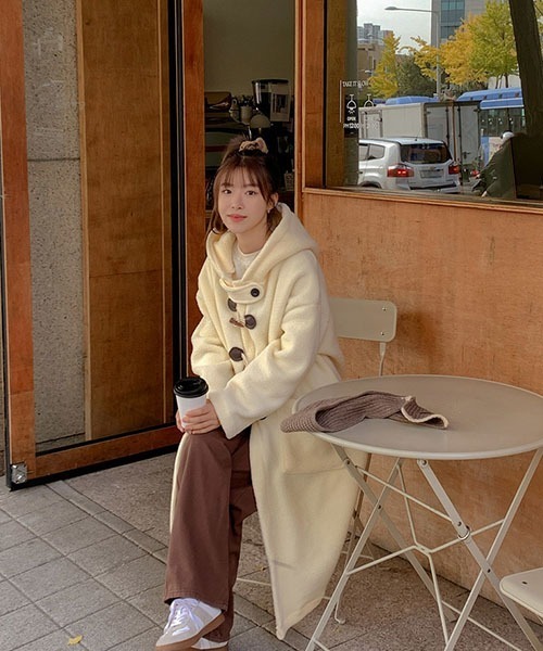 SONA(ソナ)の「SONYUNARA ボアフードダッフルロングコート(ダッフルコート・レディース・アイボリー・FREE)」の5枚目の写真
