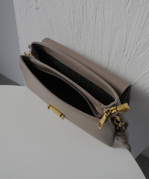 CURI BISCUI（キュリ　ビスキュイ）の「【CURIBISCUI】ハンドルデザイン フラップ ショルダーバッグ（ショルダーバッグ・レディース・ベージュ/グレー/ブラック・FREE）」の8枚目の写真