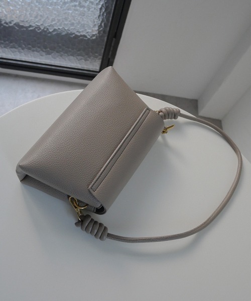 CURI BISCUI（キュリ　ビスキュイ）の「【CURIBISCUI】ハンドルデザイン フラップ ショルダーバッグ（ショルダーバッグ・レディース・ベージュ/グレー/ブラック・FREE）」の7枚目の写真