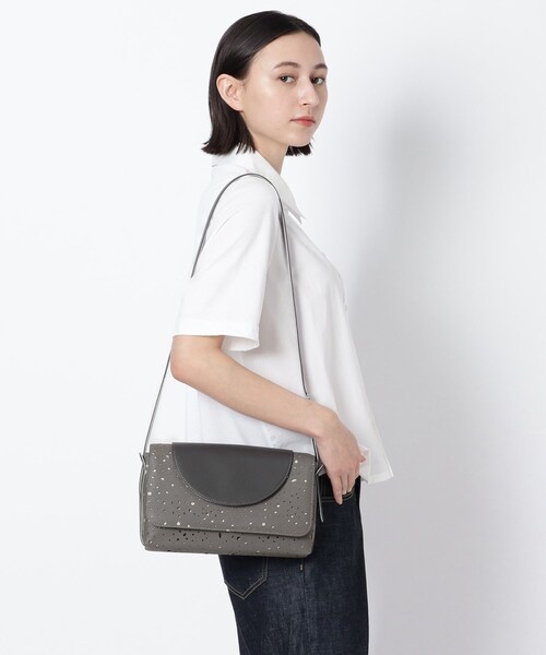 HIROKO HAYASHI（ヒロコハヤシ）の「FORATA(フォラータ)ショルダーバッグ（ショルダーバッグ・レディース・グレー系その他4・00）」の16枚目の写真
