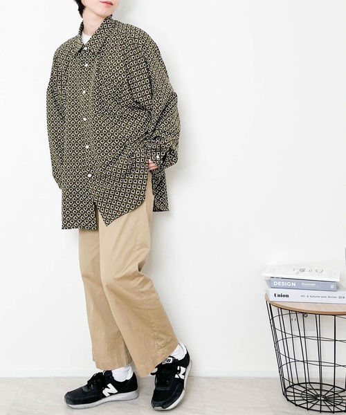Ritzy（リッツィー）の「ポリ総柄プリント(A柄) ドロップショルダー LSシャツ レディース メンズ（シャツ/ブラウス・メンズ・ホワイト/グリーン/ブラック・MEDIUM/LARGE/X-LARGE）」の15枚目の写真