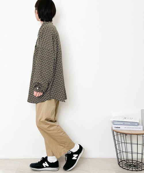 Ritzy（リッツィー）の「ポリ総柄プリント(A柄) ドロップショルダー LSシャツ レディース メンズ（シャツ/ブラウス・メンズ・ホワイト/グリーン/ブラック・MEDIUM/LARGE/X-LARGE）」の16枚目の写真