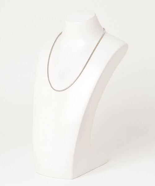ATTACHMENT（アタッチメント）の「ブラス スネーク チェーンネックレス  /  BRASS SNAKE CHAIN NECKLACE（ネックレス・メンズ・シルバー・S/M）」の4枚目の写真