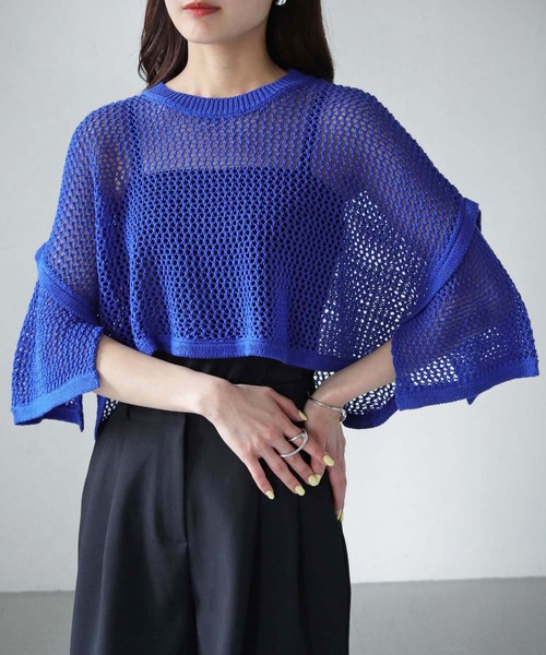 cheriella(シェリエラ)の「【cheriella】WEB限定ショート丈スリット透かし編みメッシュニット(ニット/セーター・レディース・ブルー/アイボリー/カーキ/ブラック・M)」の4枚目の写真