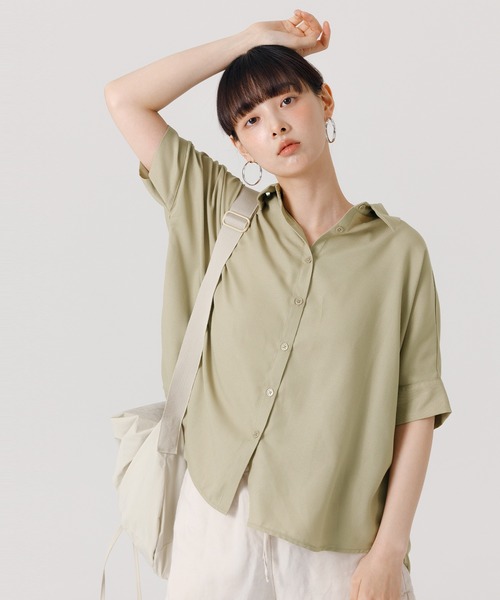 coca(coca)(コカ)の「リップルラウンドヘムシャツ(シャツ/ブラウス・レディース・ブラック/ピンク/ホワイト/ベージュ・M/L)」の1枚目の写真