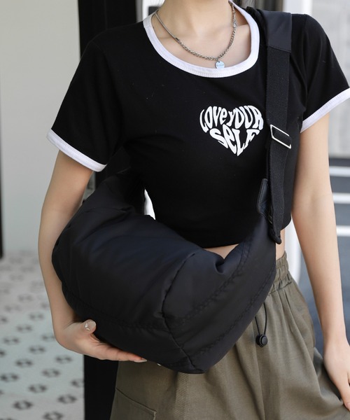 wears(ウェアーズ)の「【軽量】無地ナイロンショルダーバッグ(ショルダーバッグ・レディース・アイボリー/ブラック・FREE)」の16枚目の写真